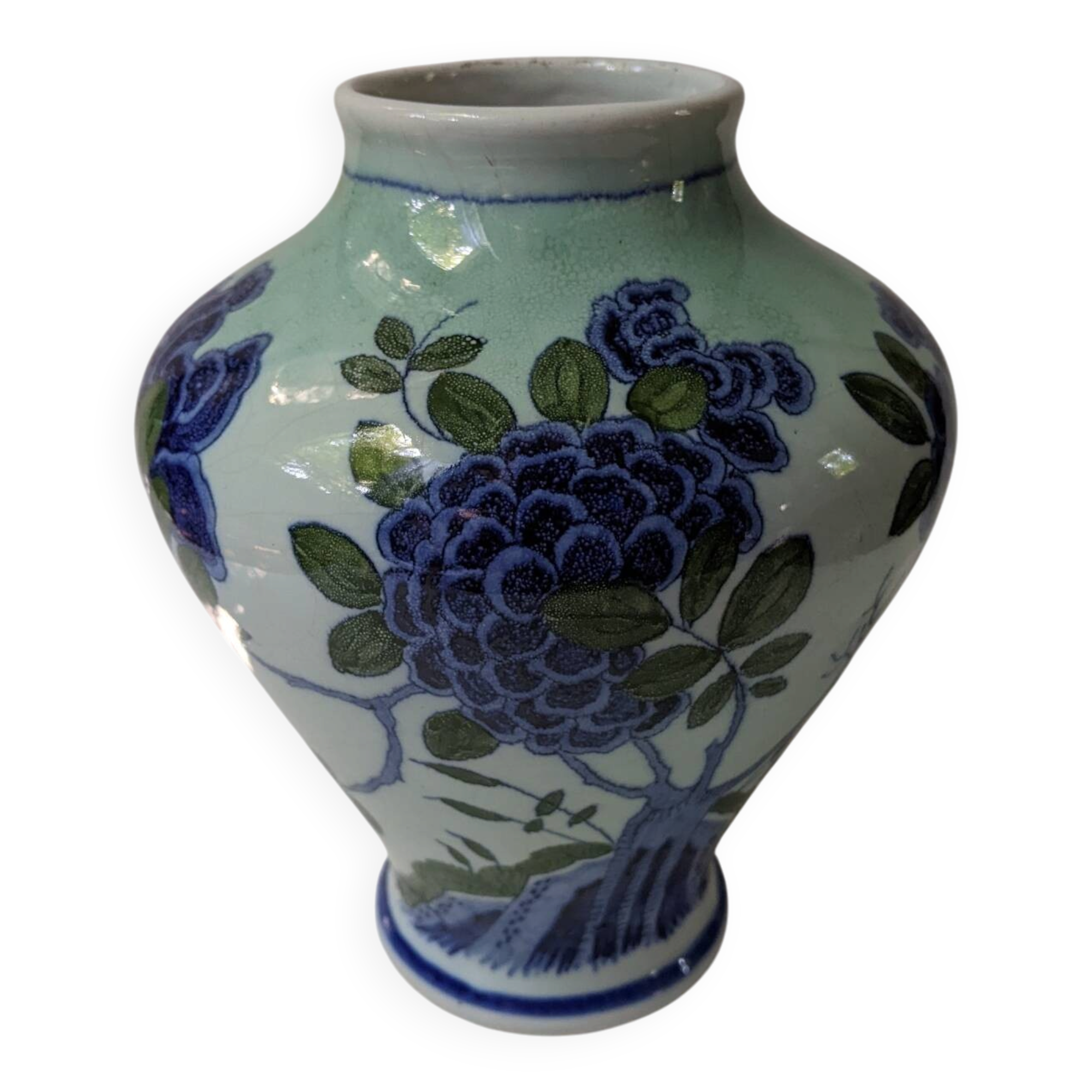 Porcelain vase, Asian art, hand-painted floral decoration.