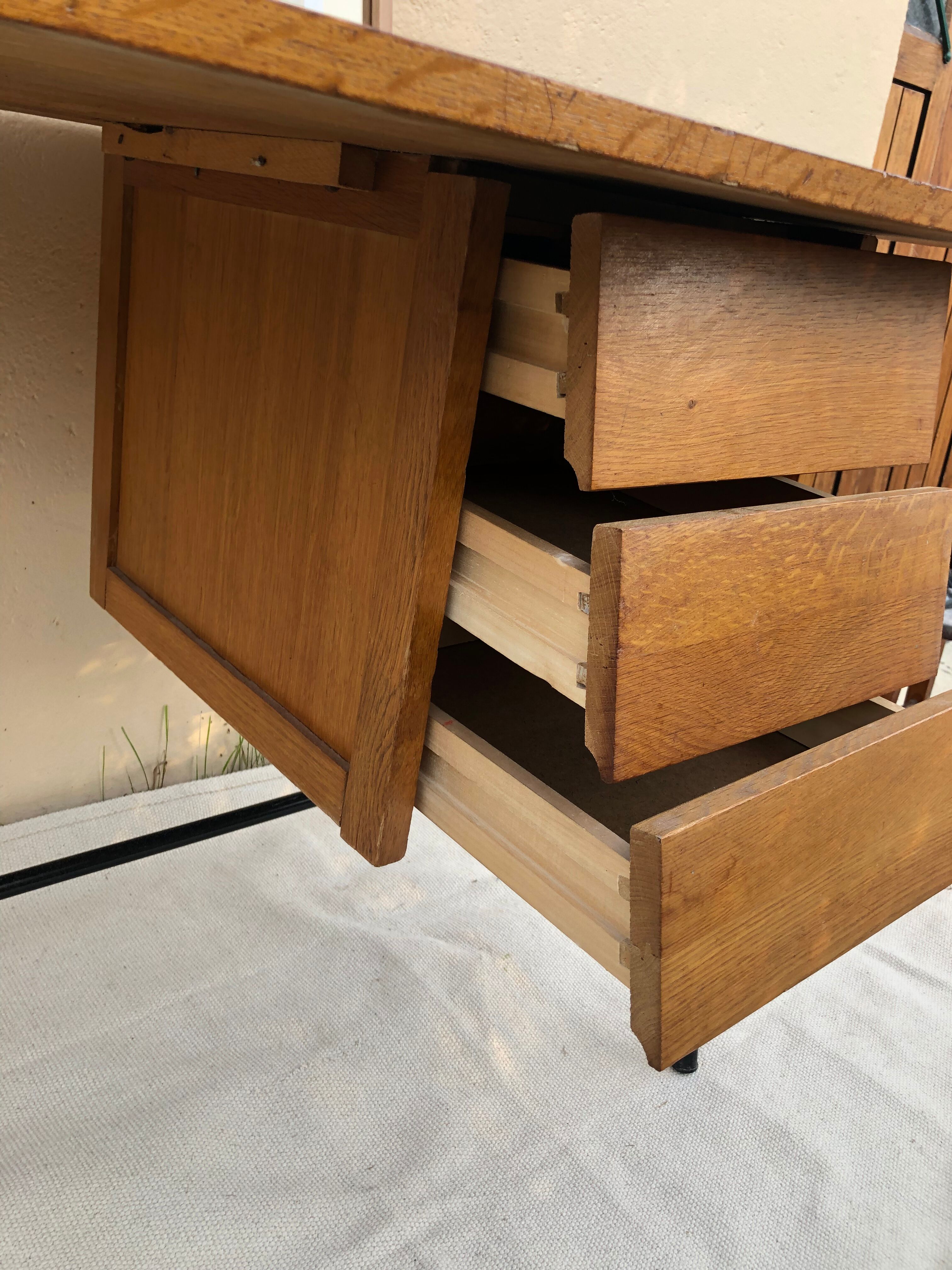 Scandinavian hitier style office