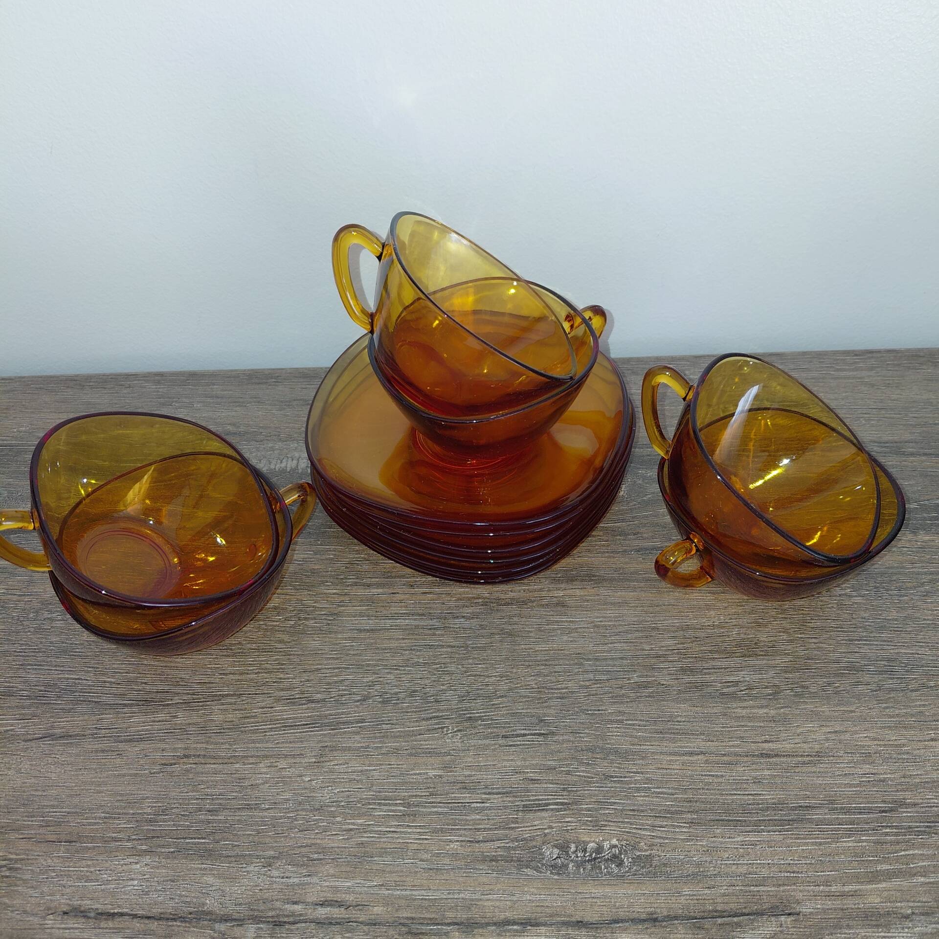 Vereco- 6 tasses et sous tasses verre orange