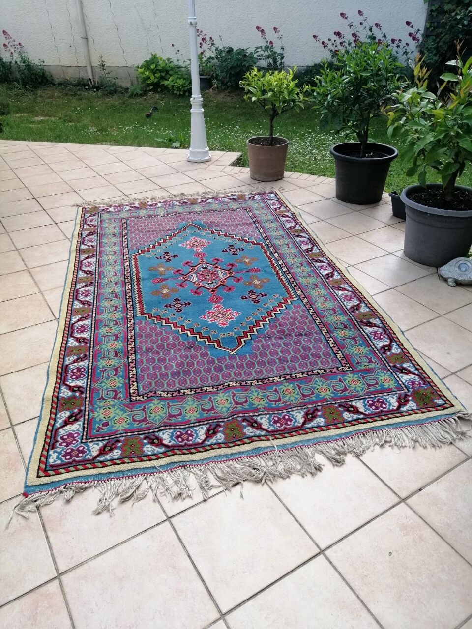 Tunisian carpet in turquoise wool and fuchsia 157x267cm