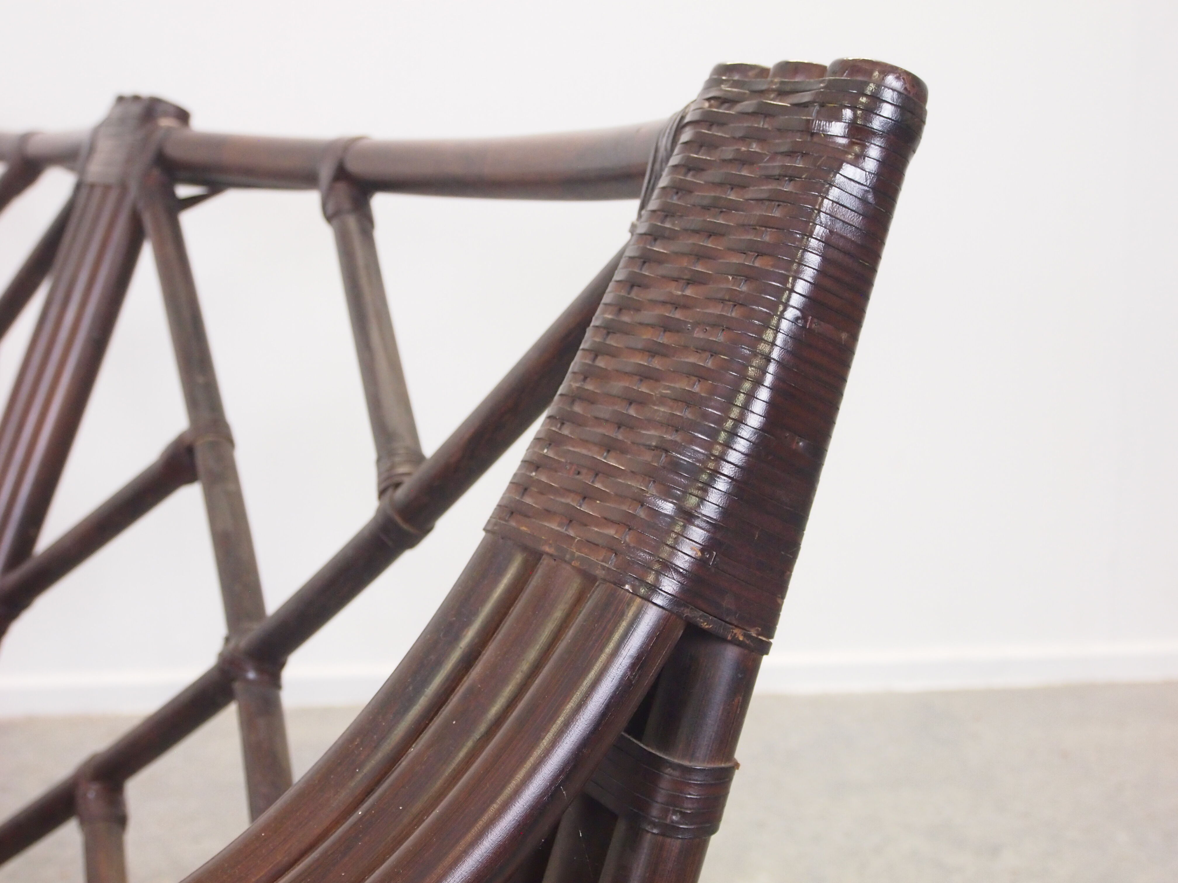 Canapé boho 2 places vintage du milieu du siècle avec coussins en cuir