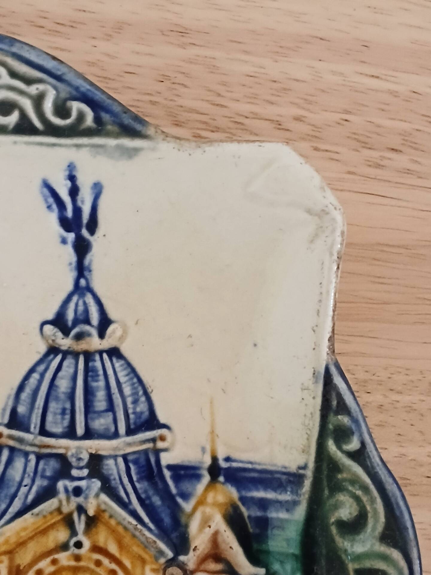 Plat en barbotine du XIXÈME Siècle