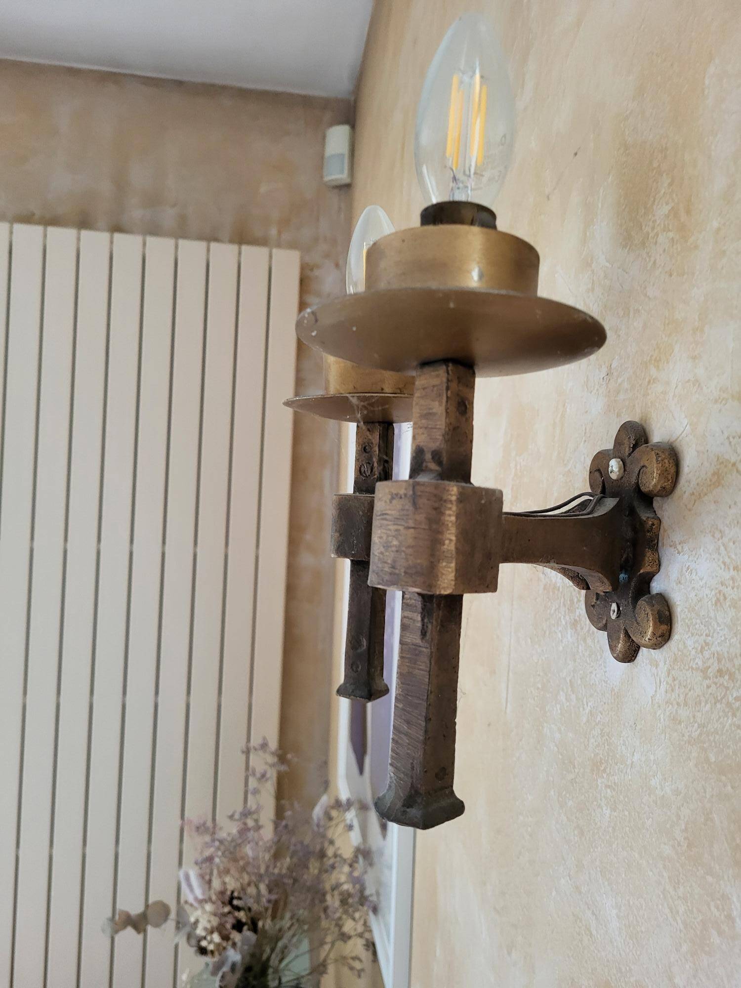 Rare set of 7 wall lights in hammered solid bronze - Raymond Subes style