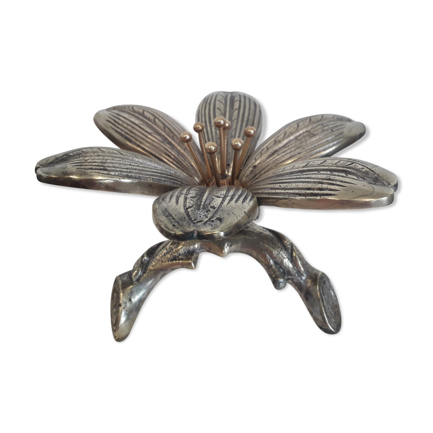Bronze ashtray with removable petals