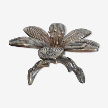 Bronze ashtray with removable petals