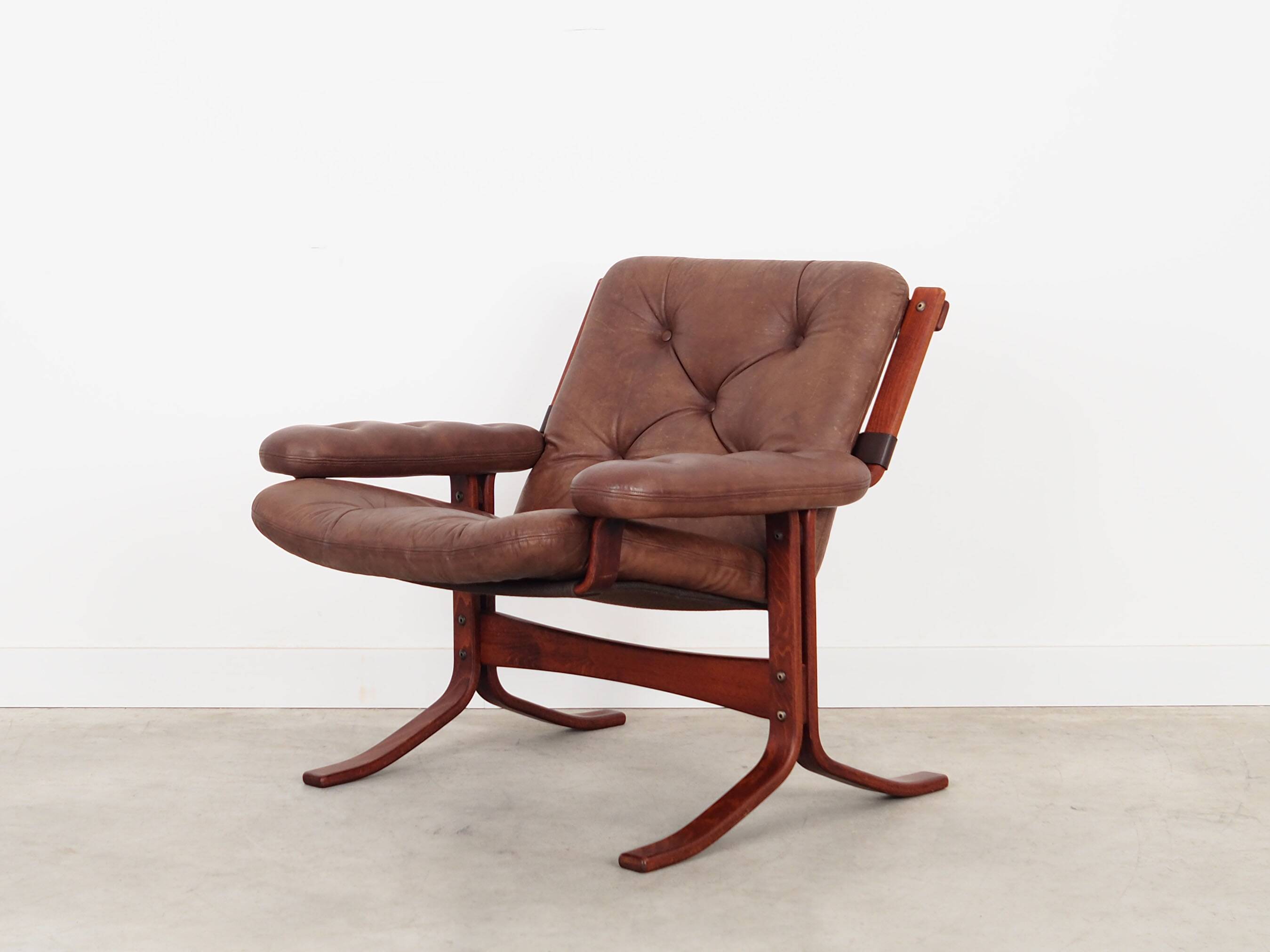 Fauteuil en cuir, design norvégien, années 1970, production : Norvège