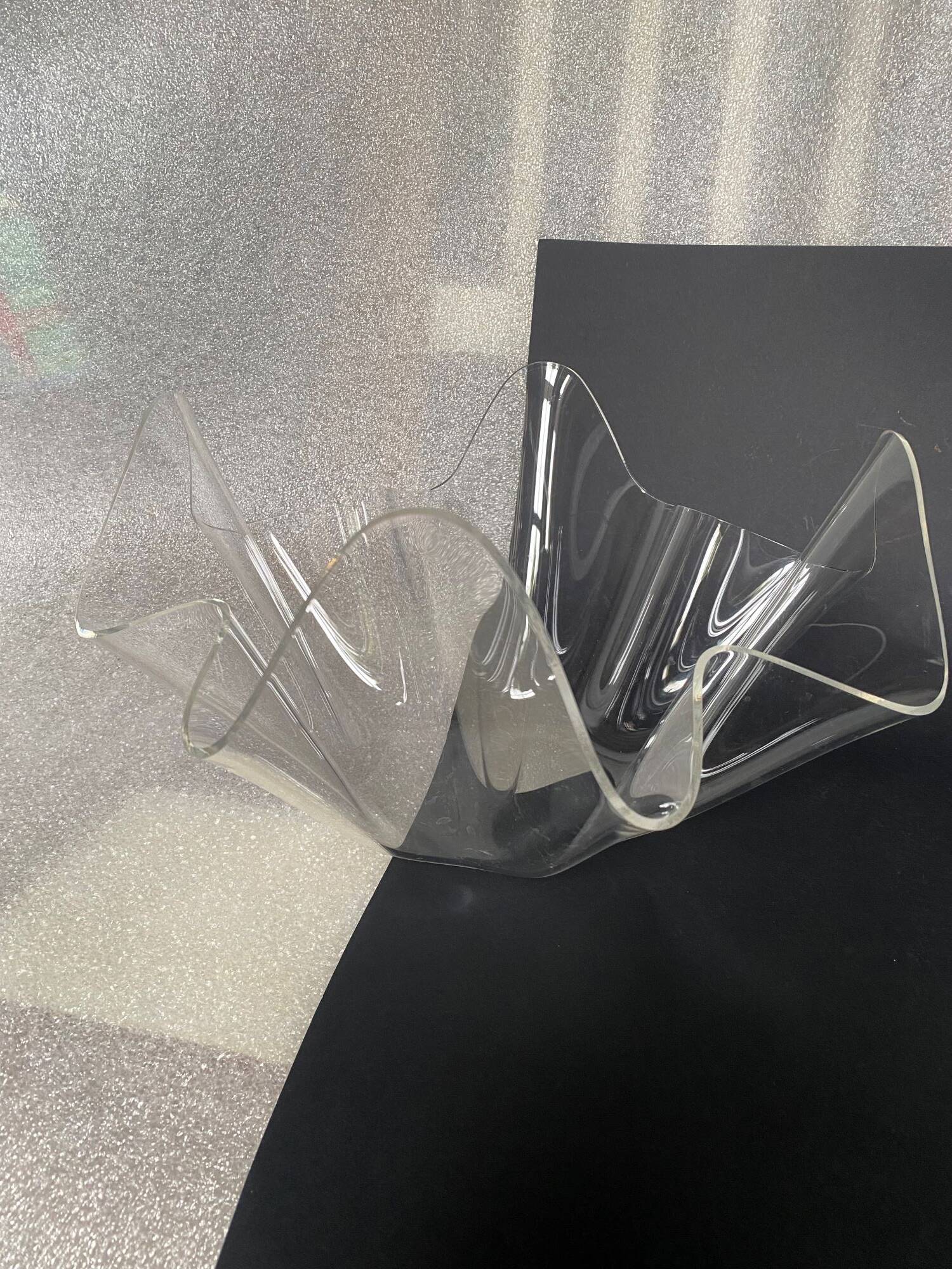 Vintage 1970s plexiglass handkerchief vase