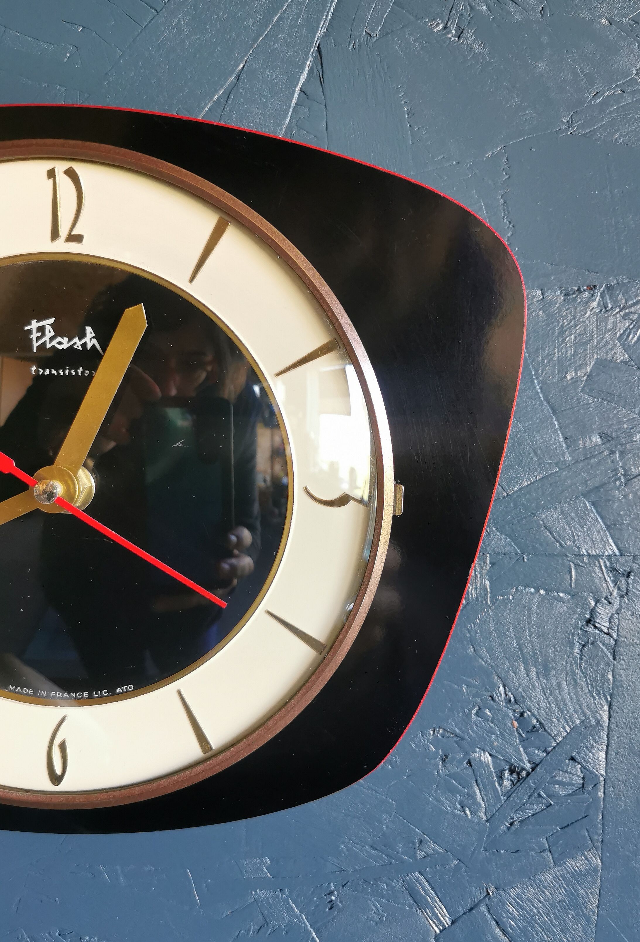 Vintage formica silent trapezoid wall clock "Flash black transistor"