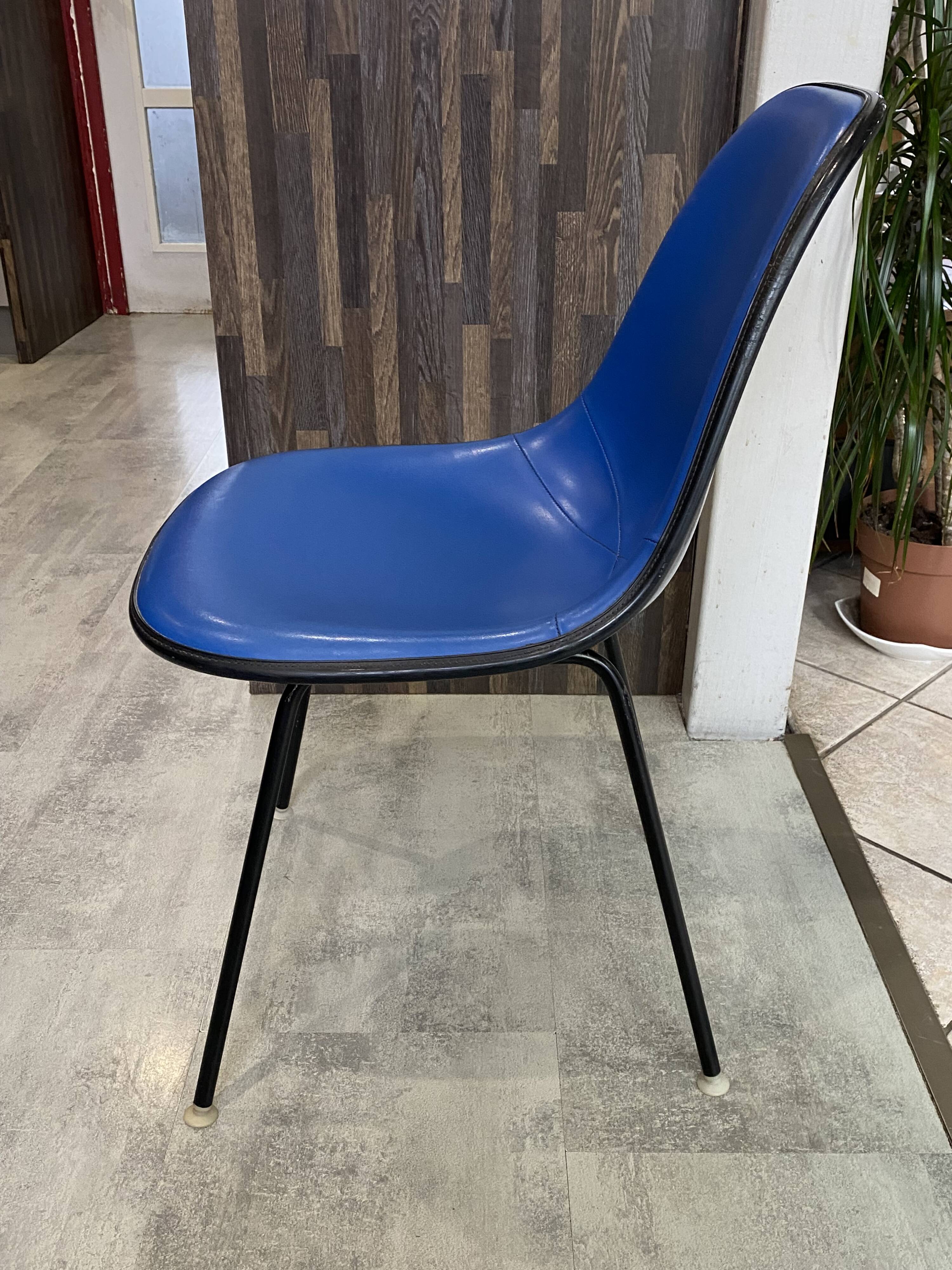 Eames Herman Miller vintage 70s blue vinyl fiberglass chair