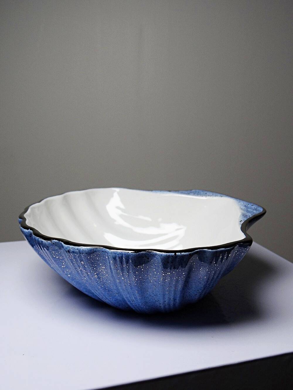 Large shell-shaped ceramic trinket dish, vintage 80s Christian Dior.