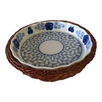 Porcelain and wicker dish