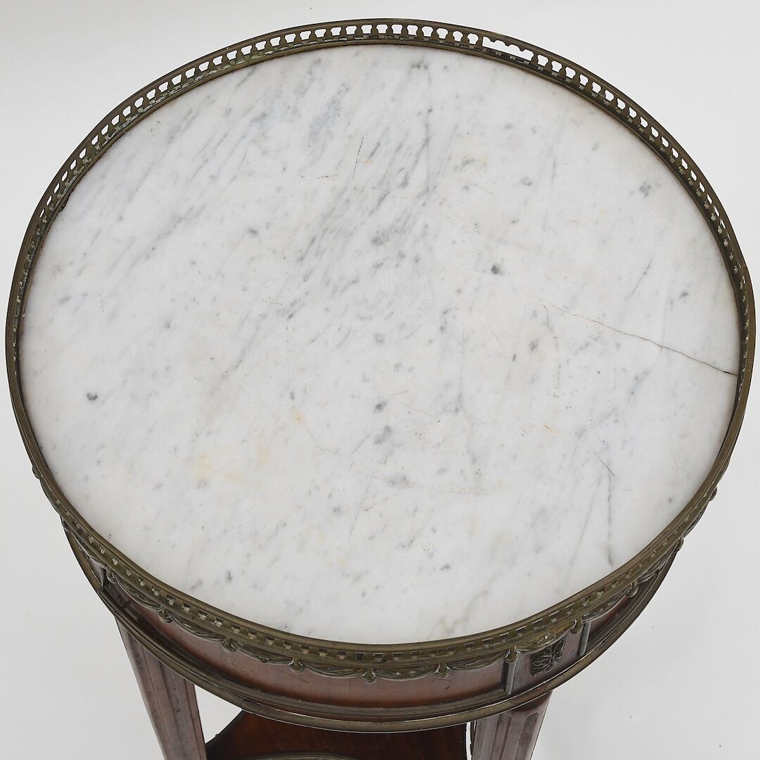 Bottle table