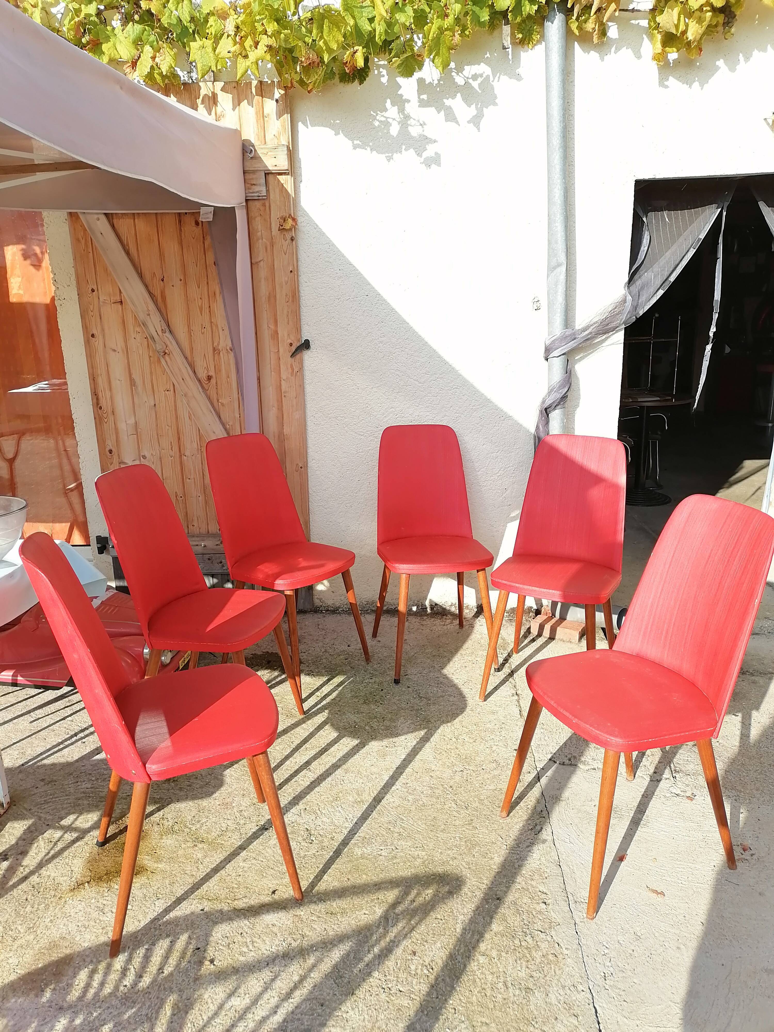 Lot de 6 chaises skaï rouges 1960 style scandinave