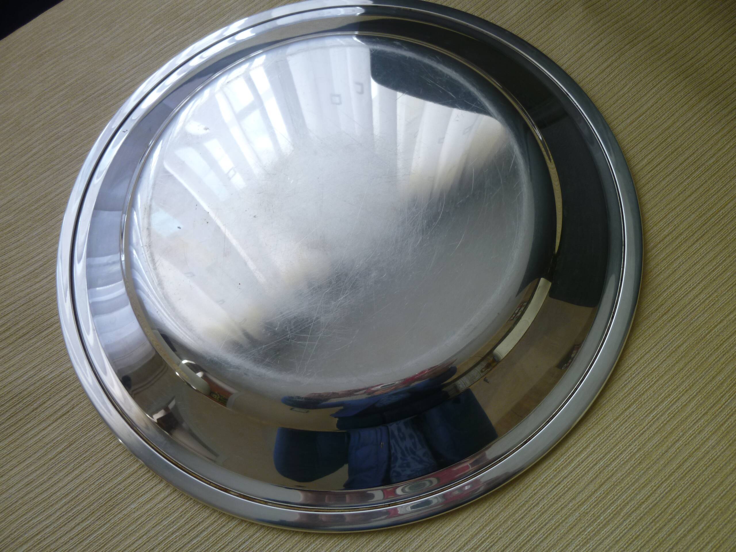 Half hollow serving dish in silver metal 32.5 cm