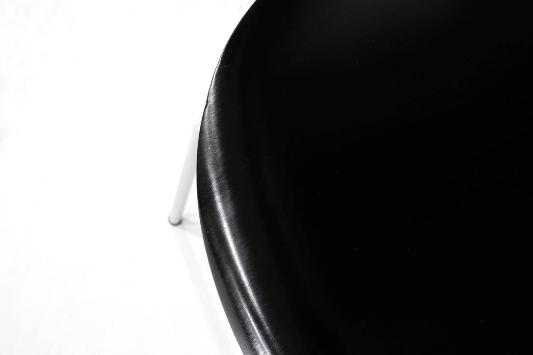 Model "3207" chair by Arne Jacobsen for Fritz Hansen, Denmark.