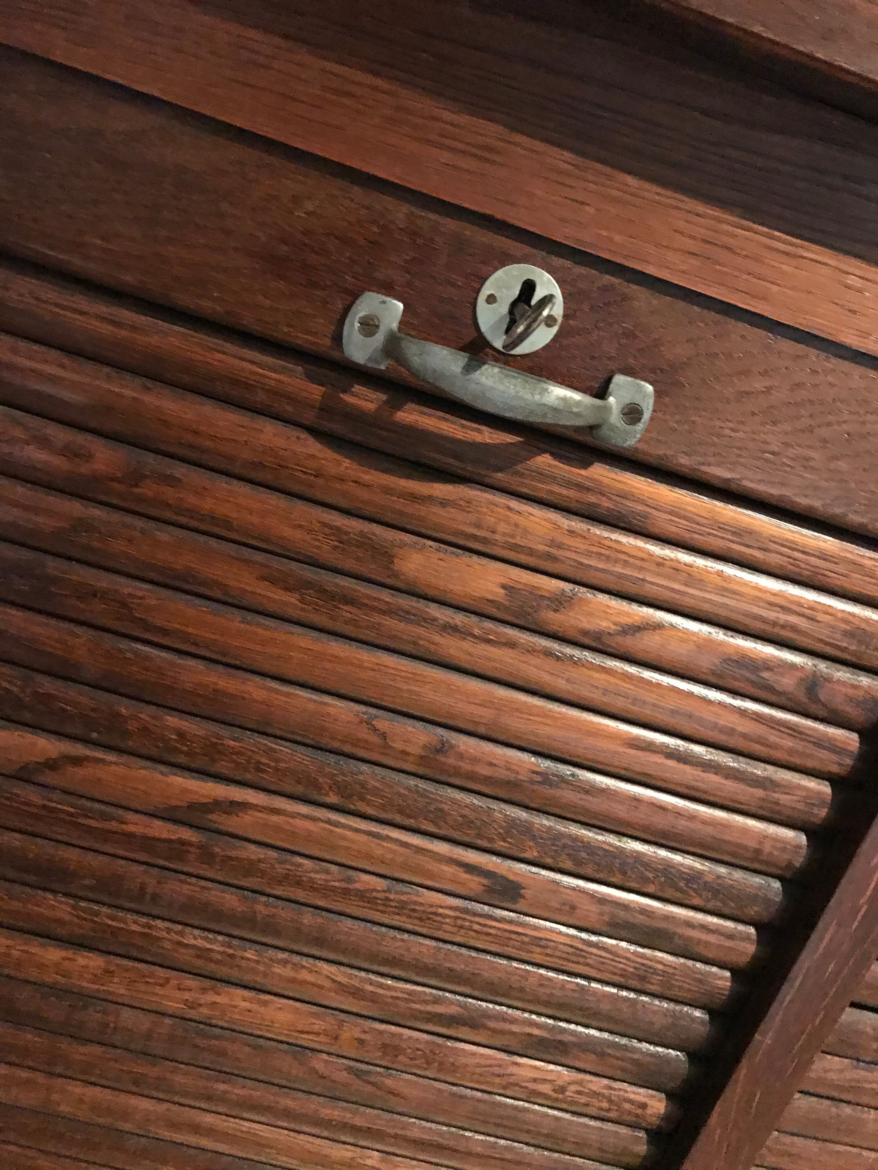 Double curtain Cabinet