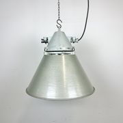 Lampe antidéflagrante industrielle avec abat-jour en aluminium d’Elektrosvit, années 1970
