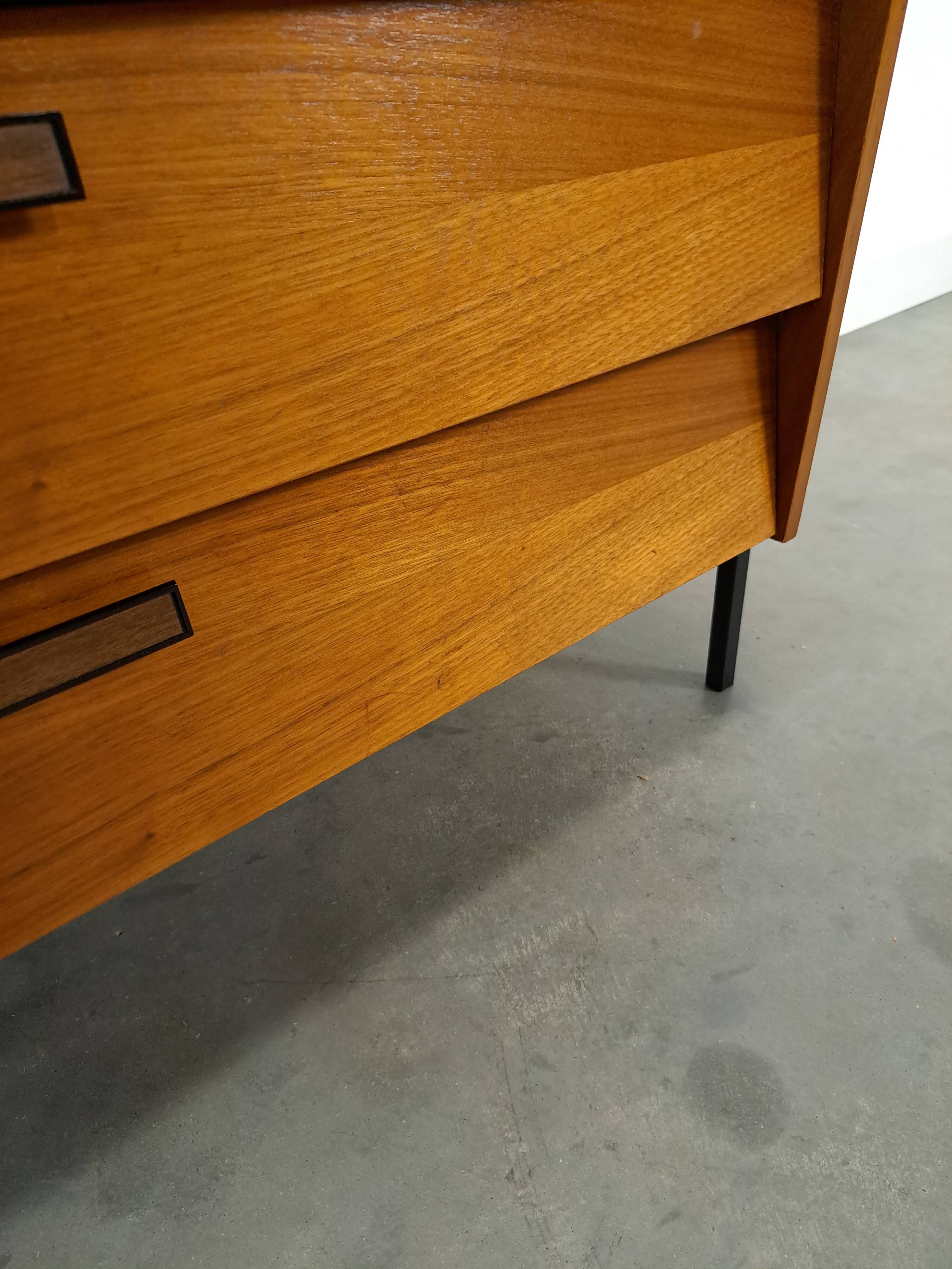 Teak schoenenkast met zwart metalen poten, nr. 2