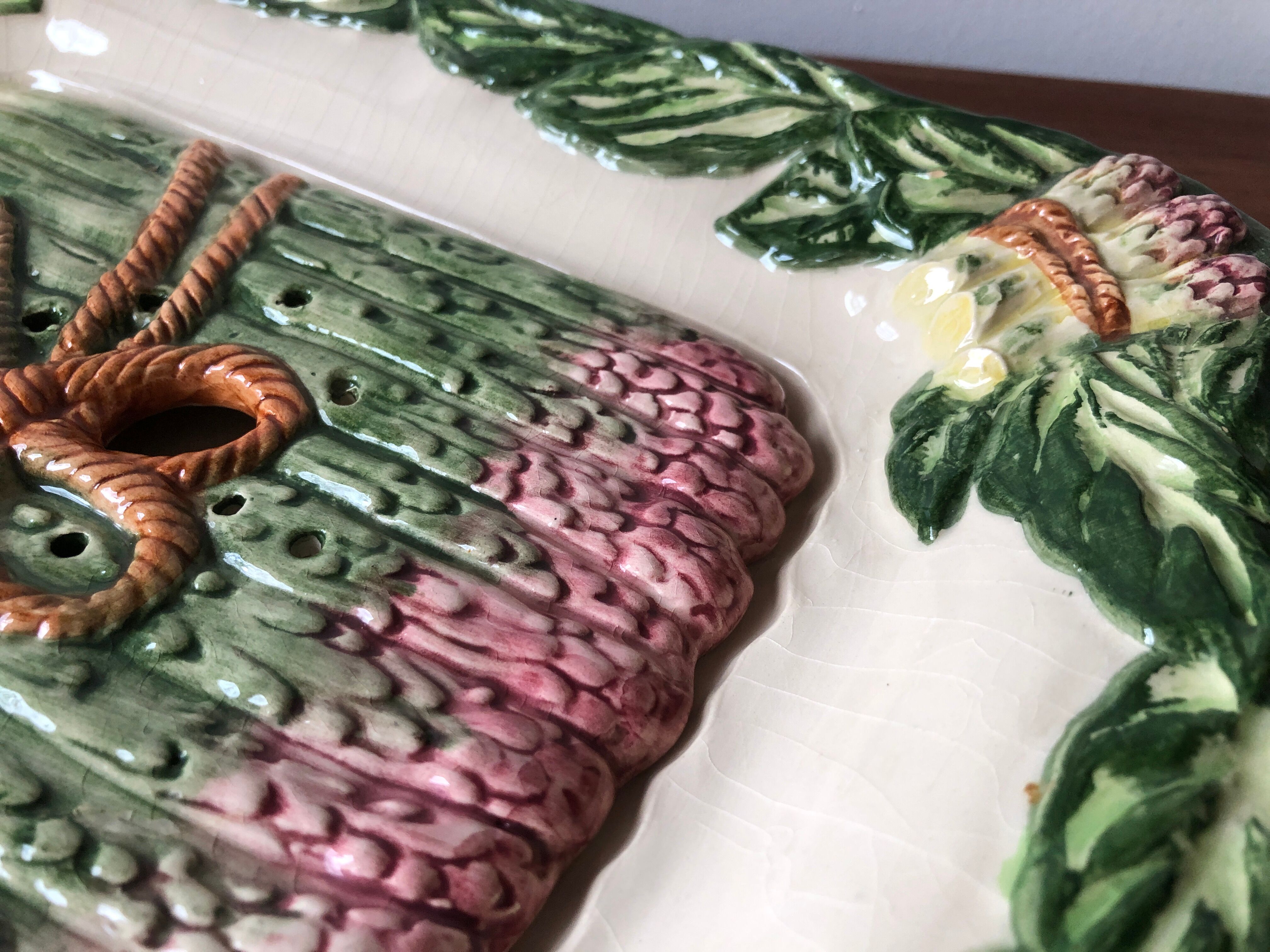 Asparagus dish with integrated drainer