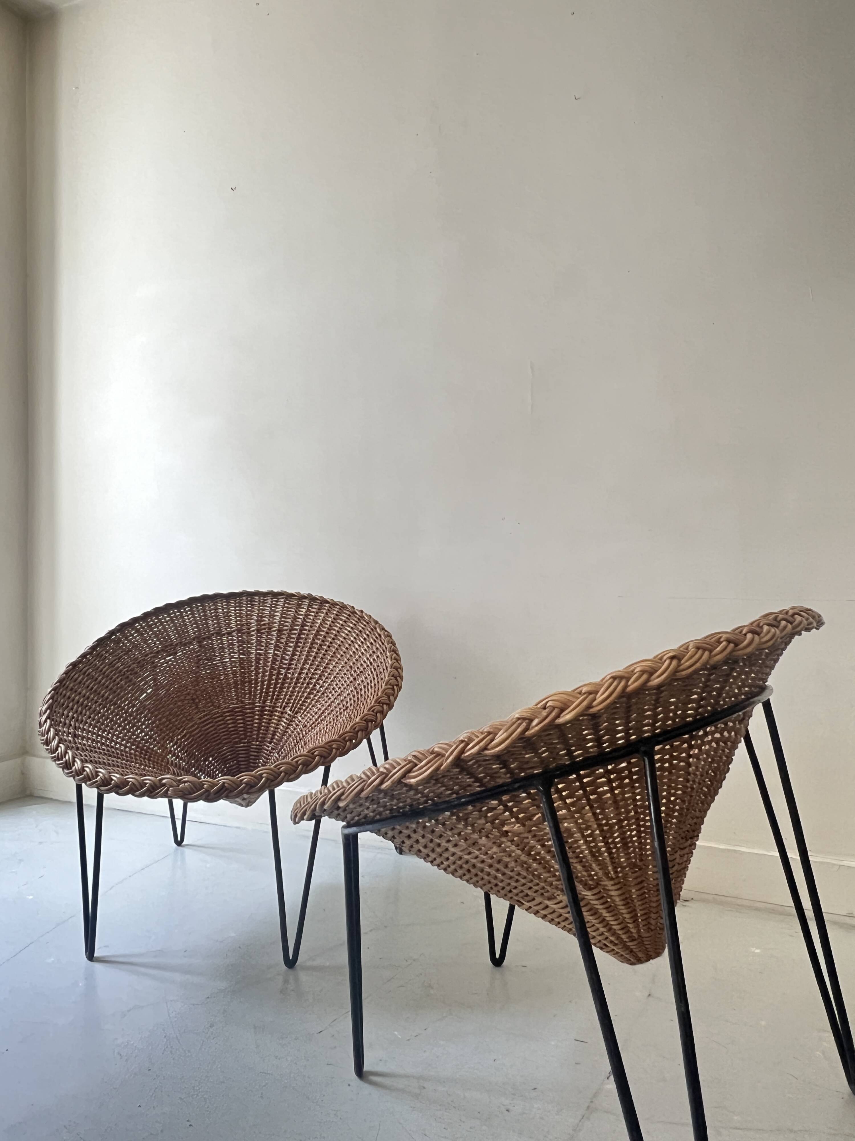 Italian sunflowers armchair in rattan and black metal, 1950s design.