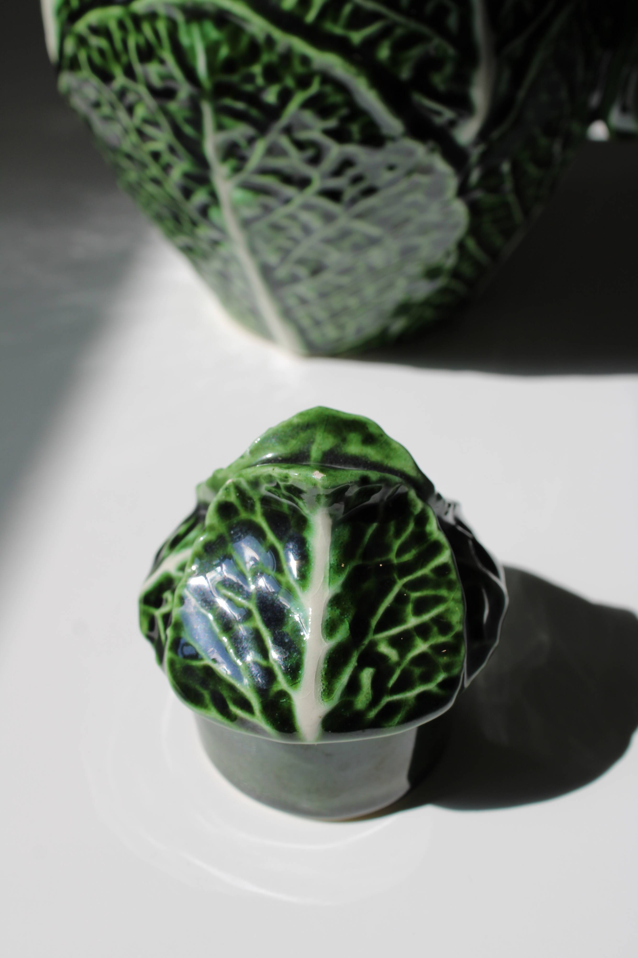 Service of cabbage cups barbotine Caldas da Rainha, Portugal