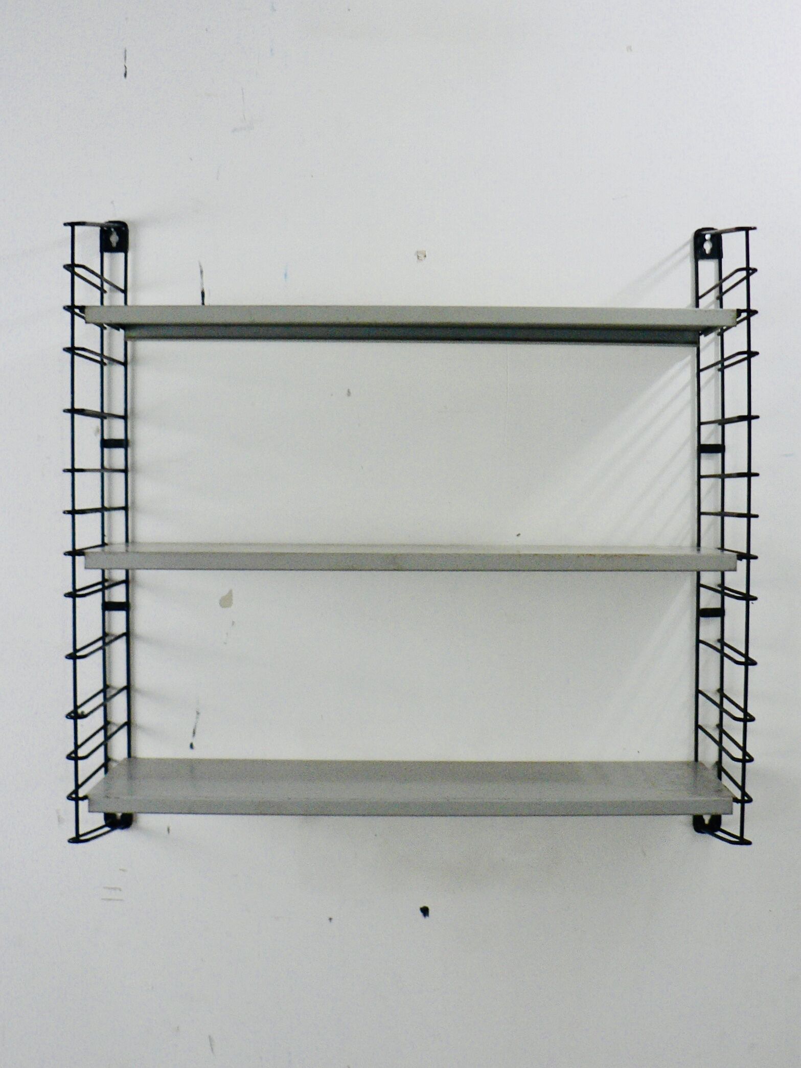 Tomado  wire shelf