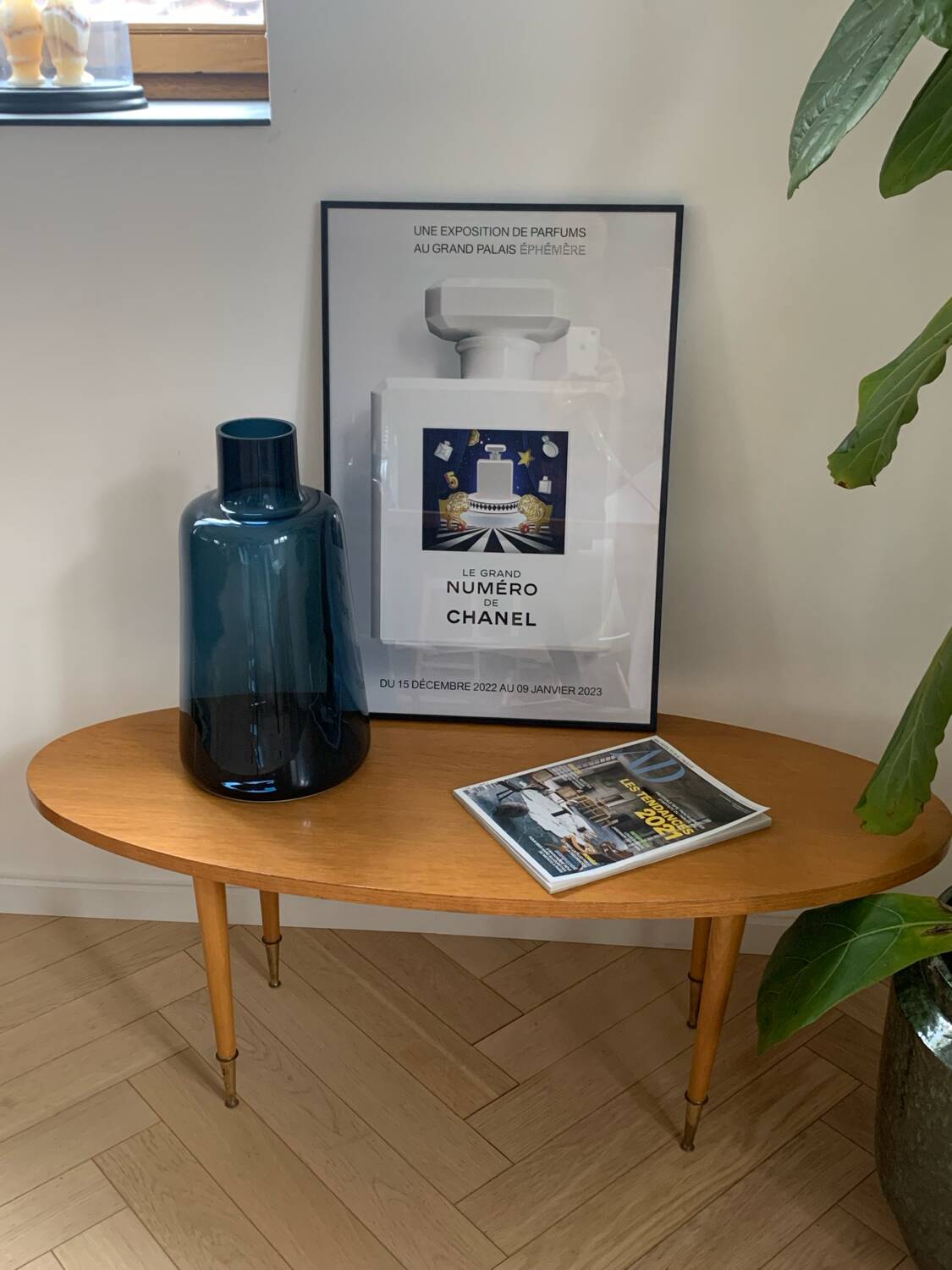 Coffee table with compass legs