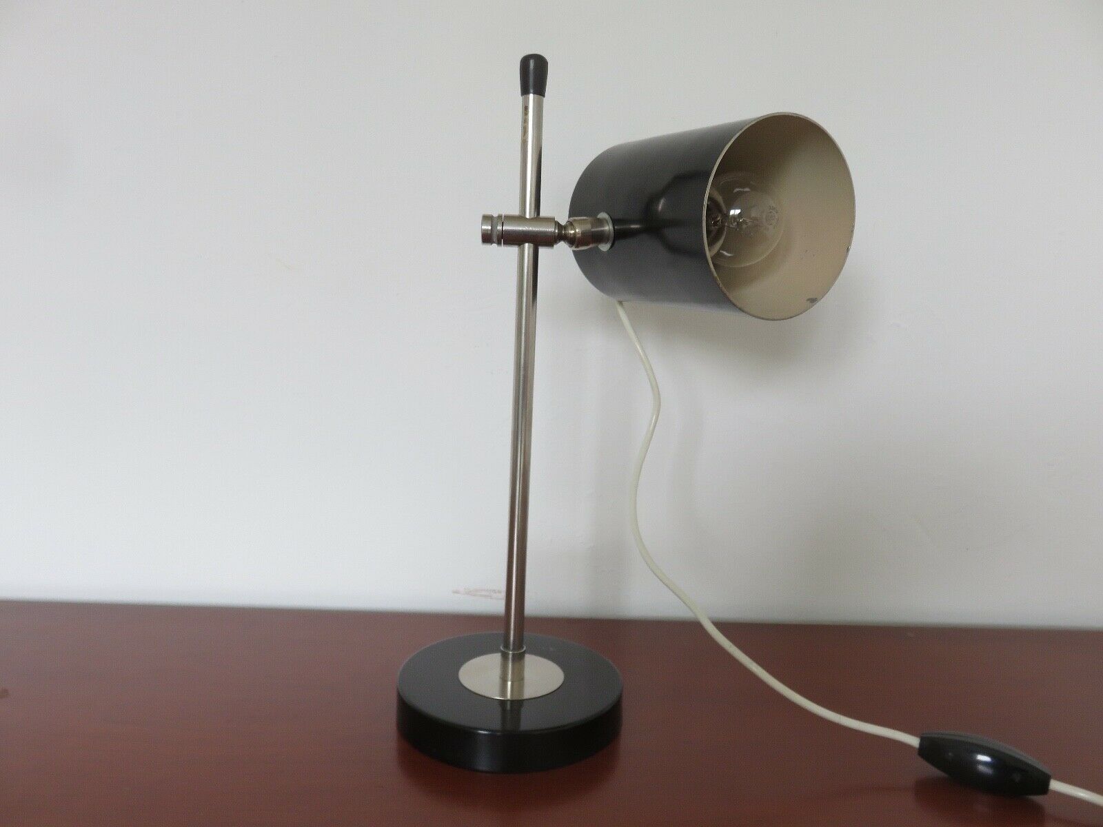 Lampe italienne " tuyau " en laiton nickelé et aluminium années 50/60