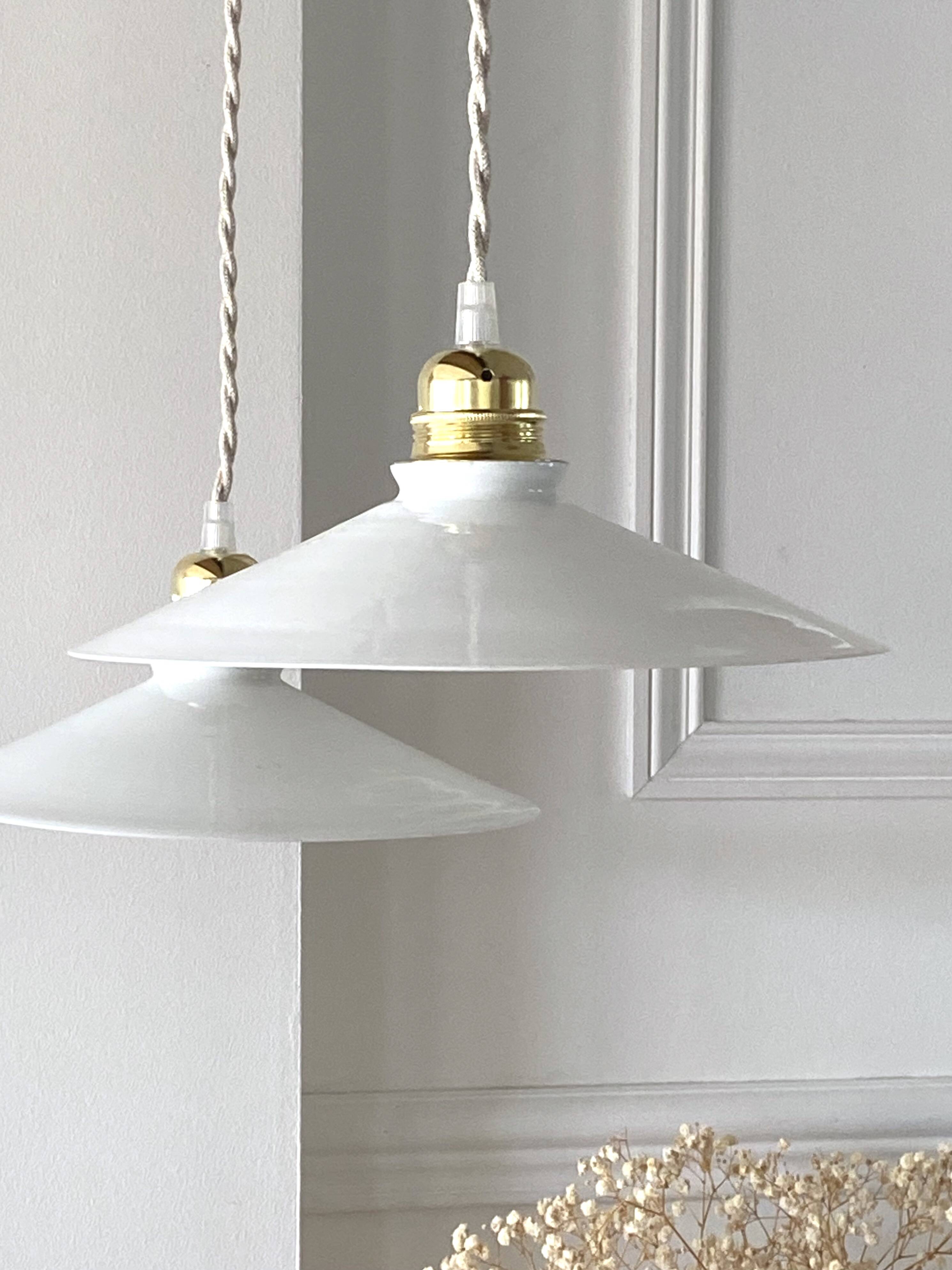Opaline suspension