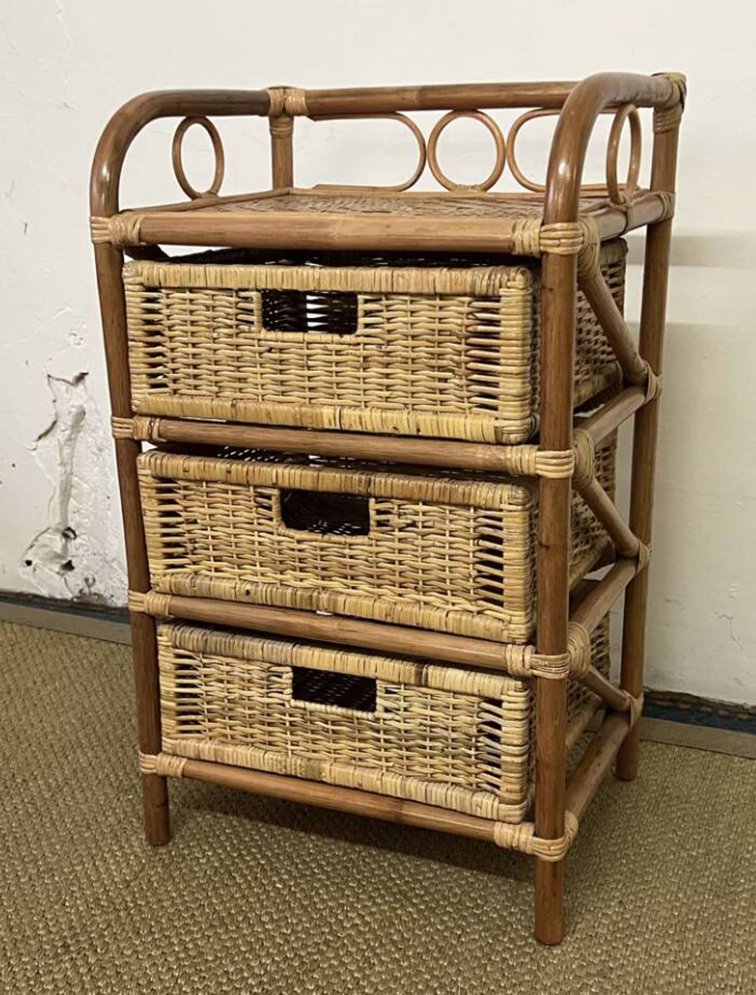 Commode en rotin vintage