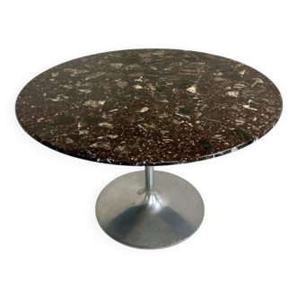 Old marble dining table with metal tulip base from the Italian design in the 60s