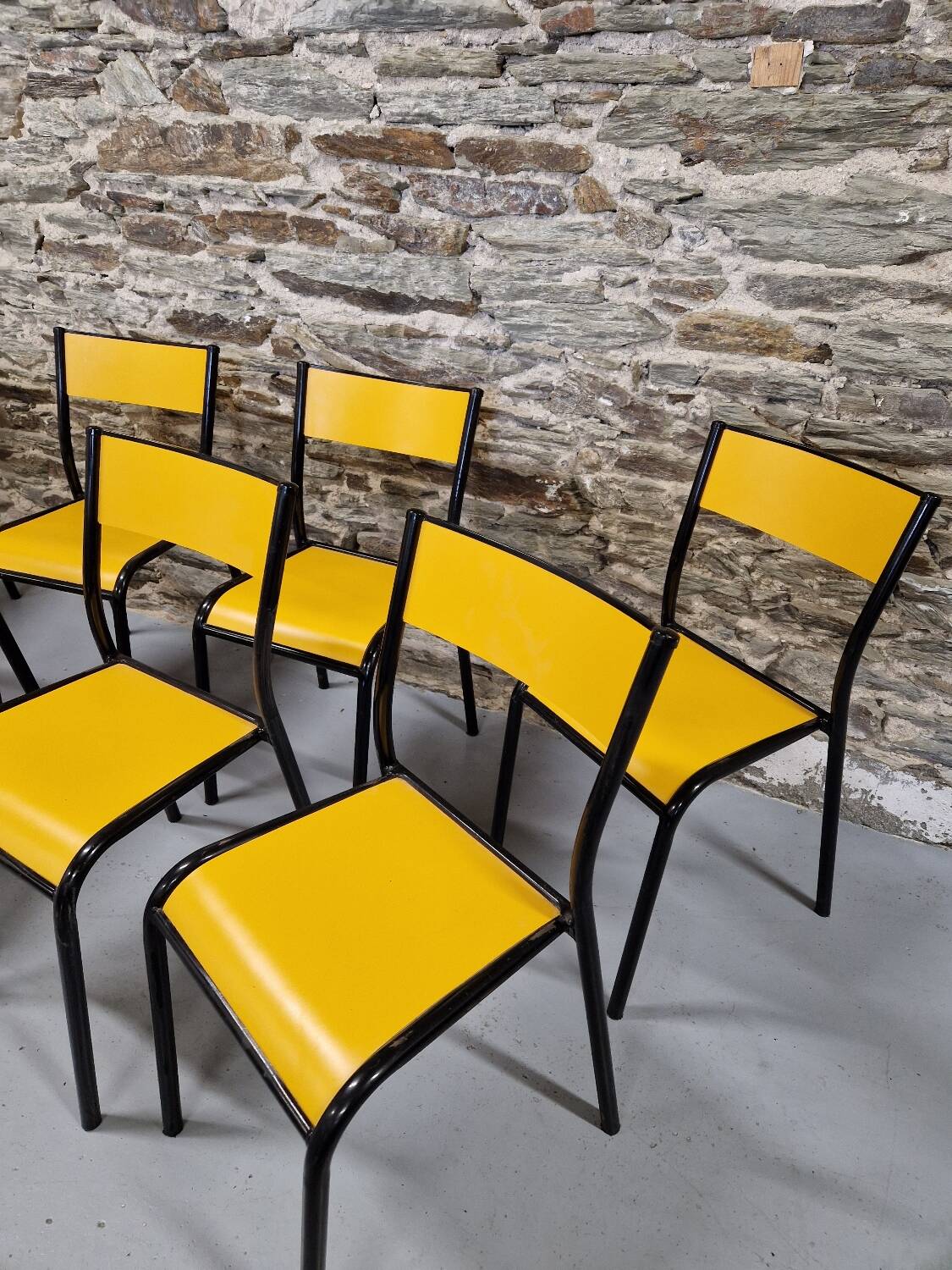 Set of 8 yellow mullca 510 chairs