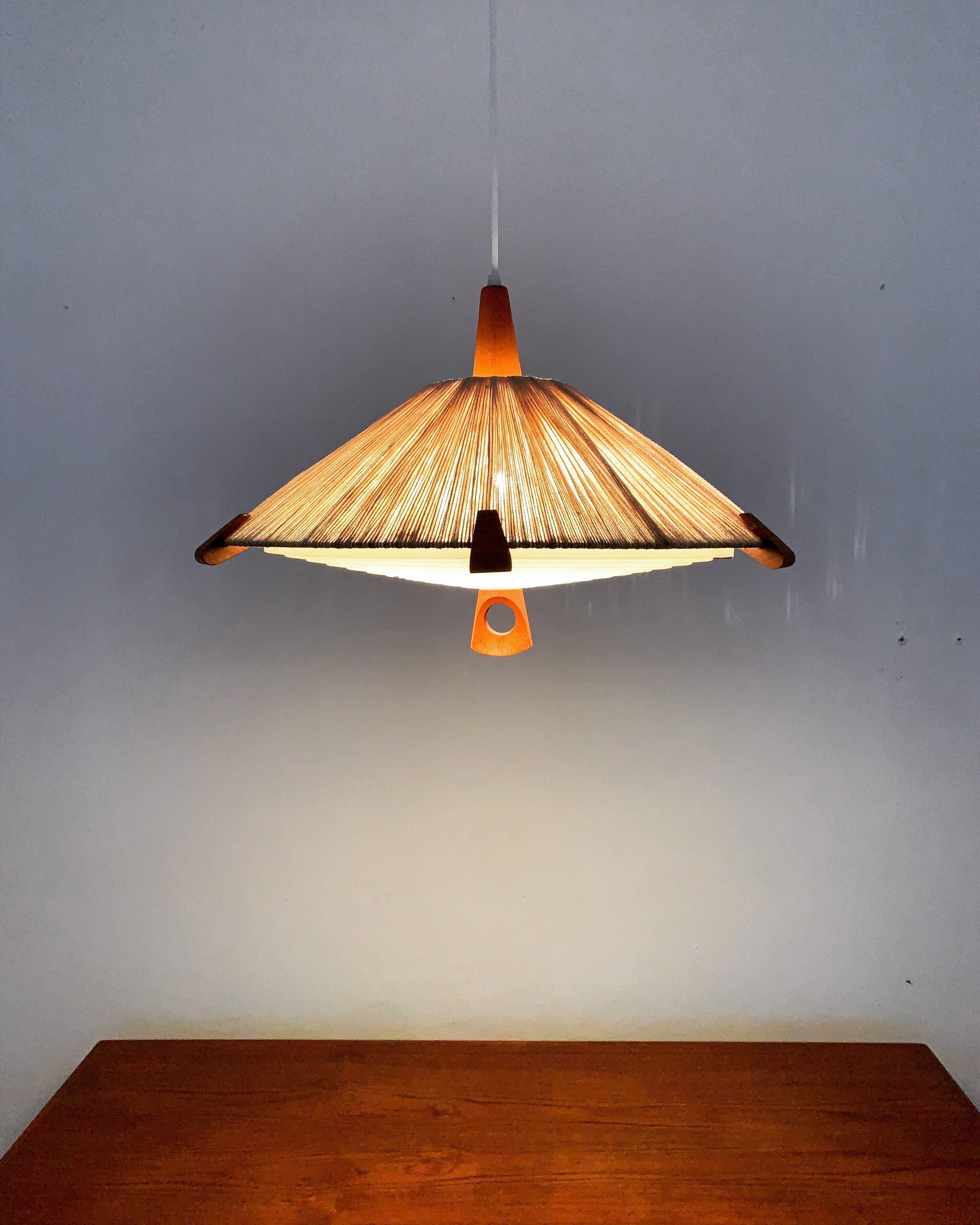 Suspension en sisal et teck par Temde