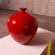 Vase rouge en céramique émaillée