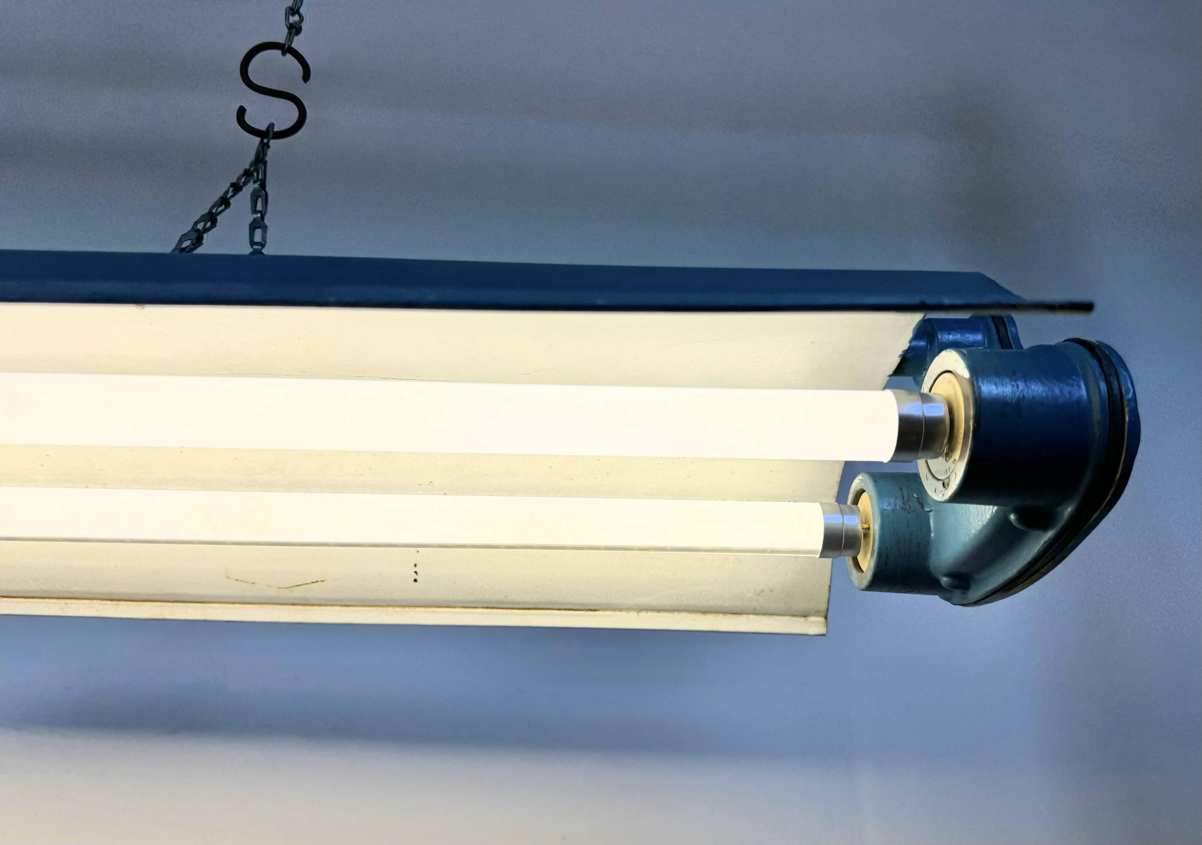 Lampe tube suspendue industrielle bleue de polam gdansk, 1970s