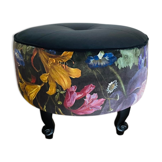 Round, retro, flowery pouf