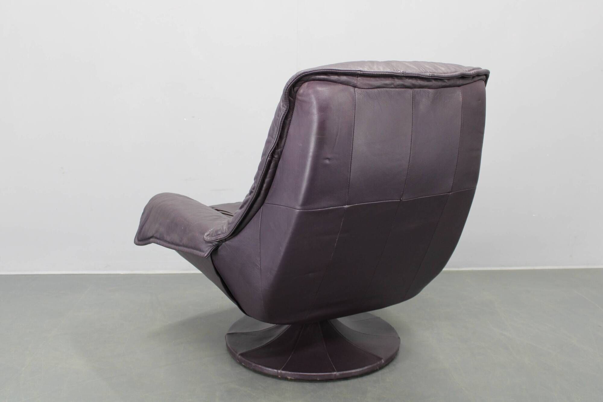 Italian dark purple leather swivel lounge chair, 1980s