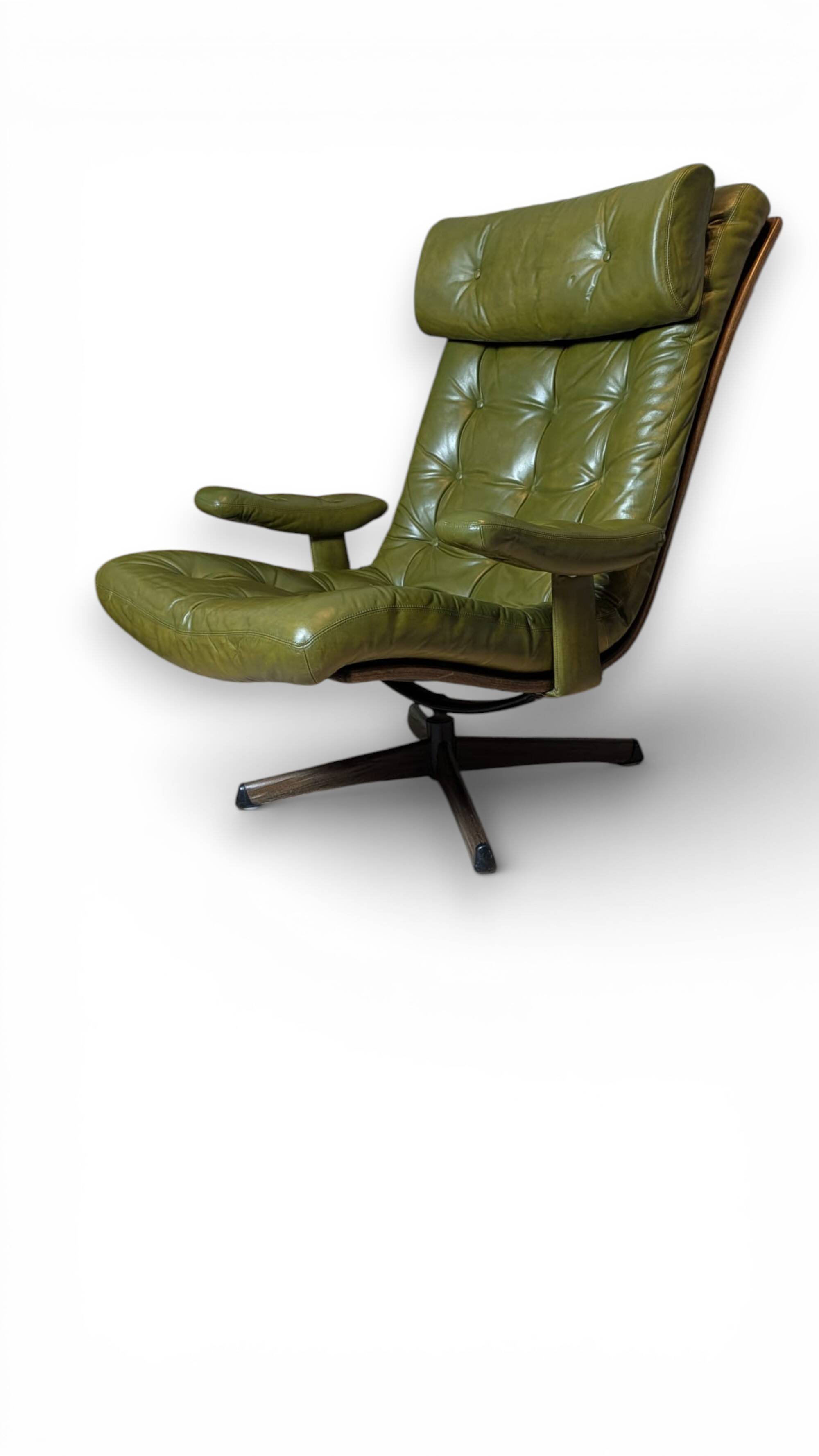 Vintage Swedish Göte Möbler “Delfin” olive green leather swivel armchair, 1970s