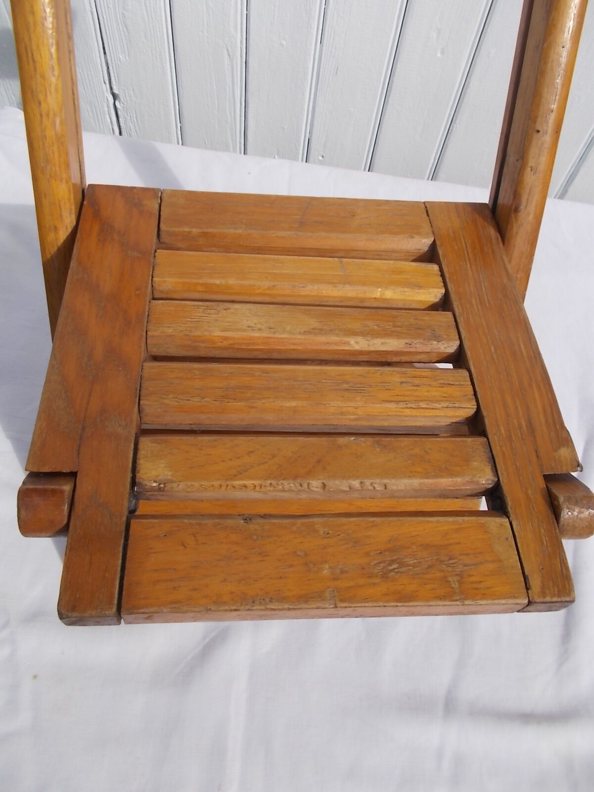 Foldable wooden chair for children