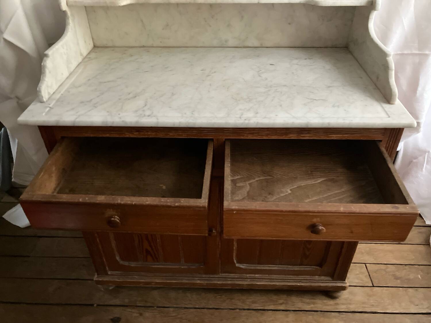 Bathroom furniture - Dressing table,