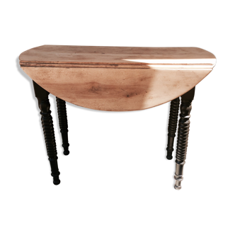 Oval table with flaps