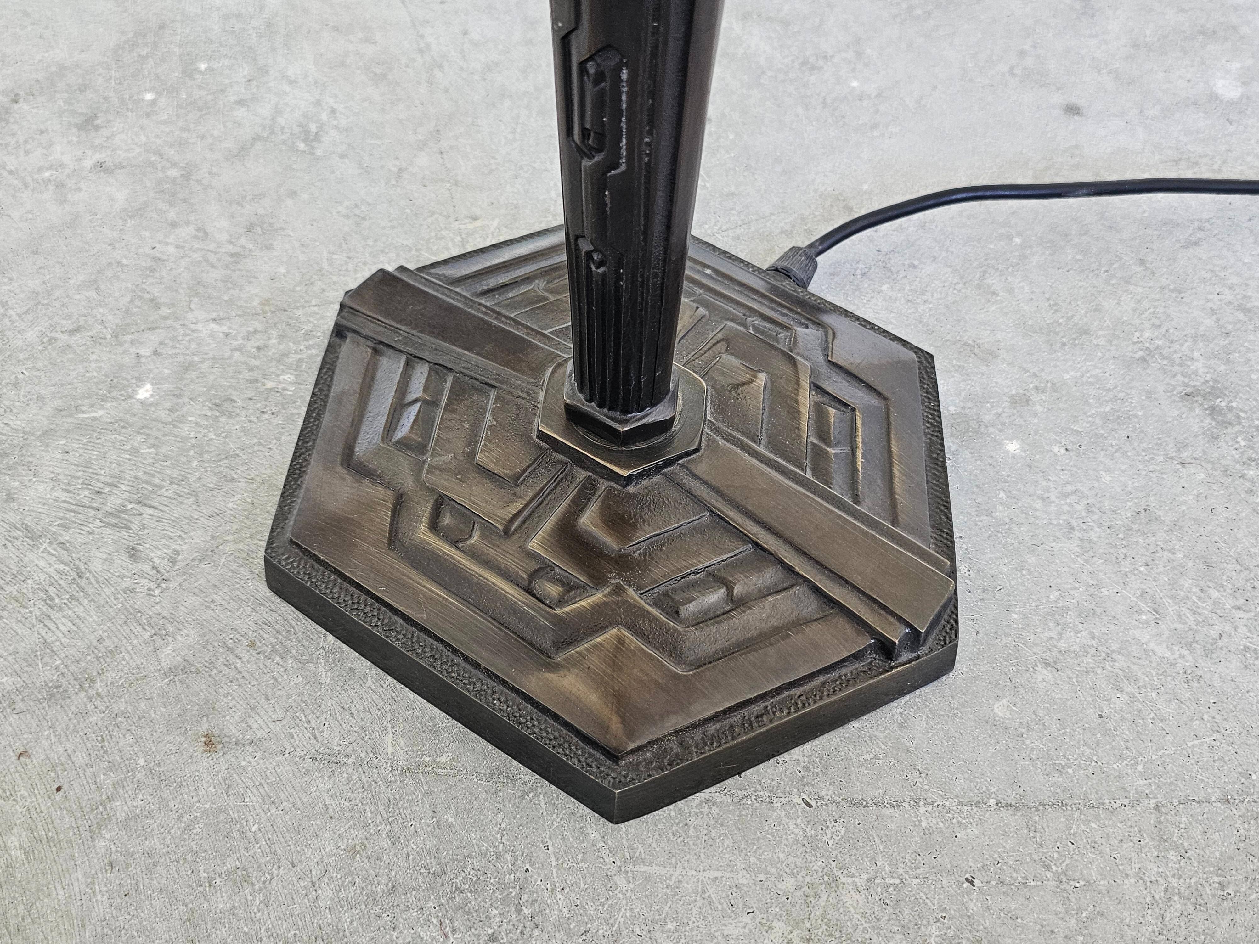 Lampe de table Art Déco tardive en bronze avec abat-jour coquille Capiz années 1950