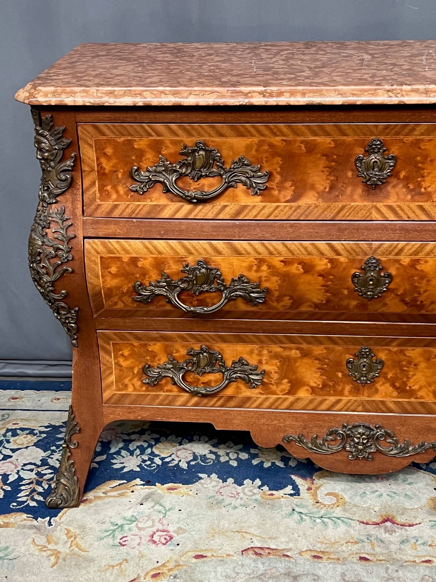 Louis XIV style commode. Walnut burl veneer and rosewood.