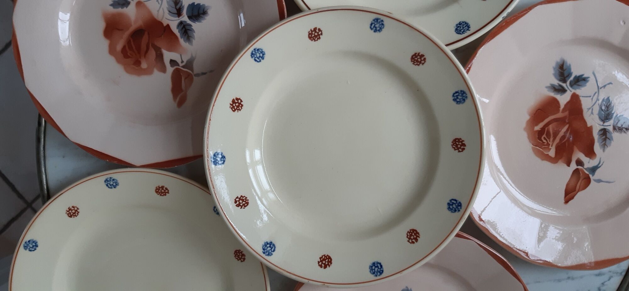 Set of 6 flat plates mismatched Digoin Sarreguemines