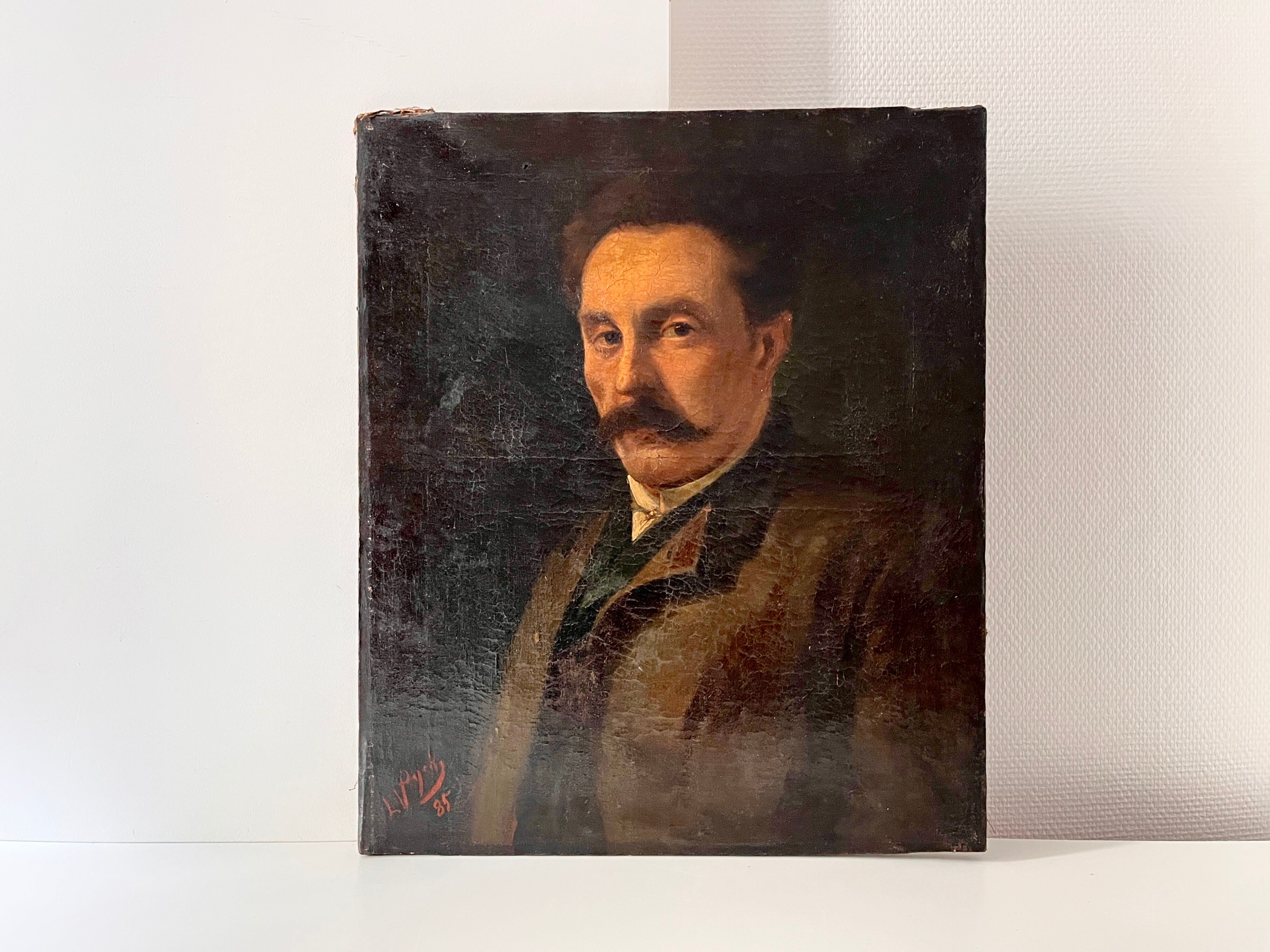 Portrait of a man in oil on canvas from the 19th century, an old painting dated 1885.
