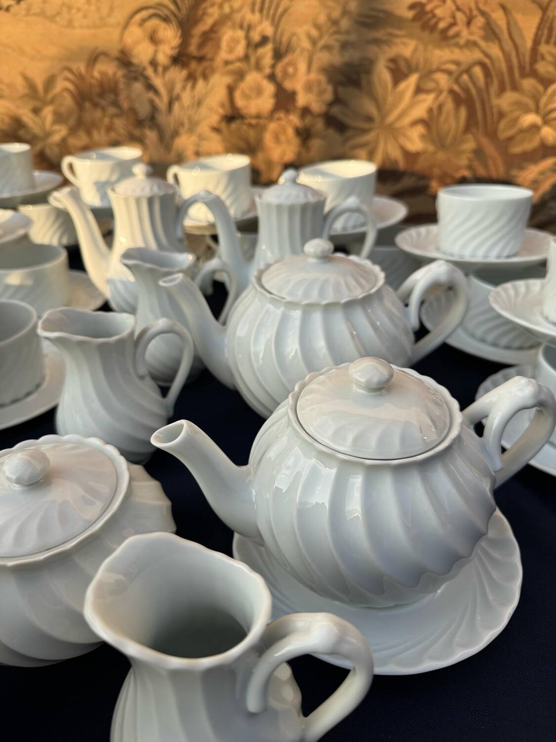 Tea and coffee dessert service (74 pieces)
