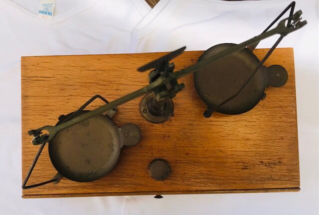 Pharmacy scale or trebuchet