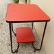 Table d'appoint rouge en Skaï