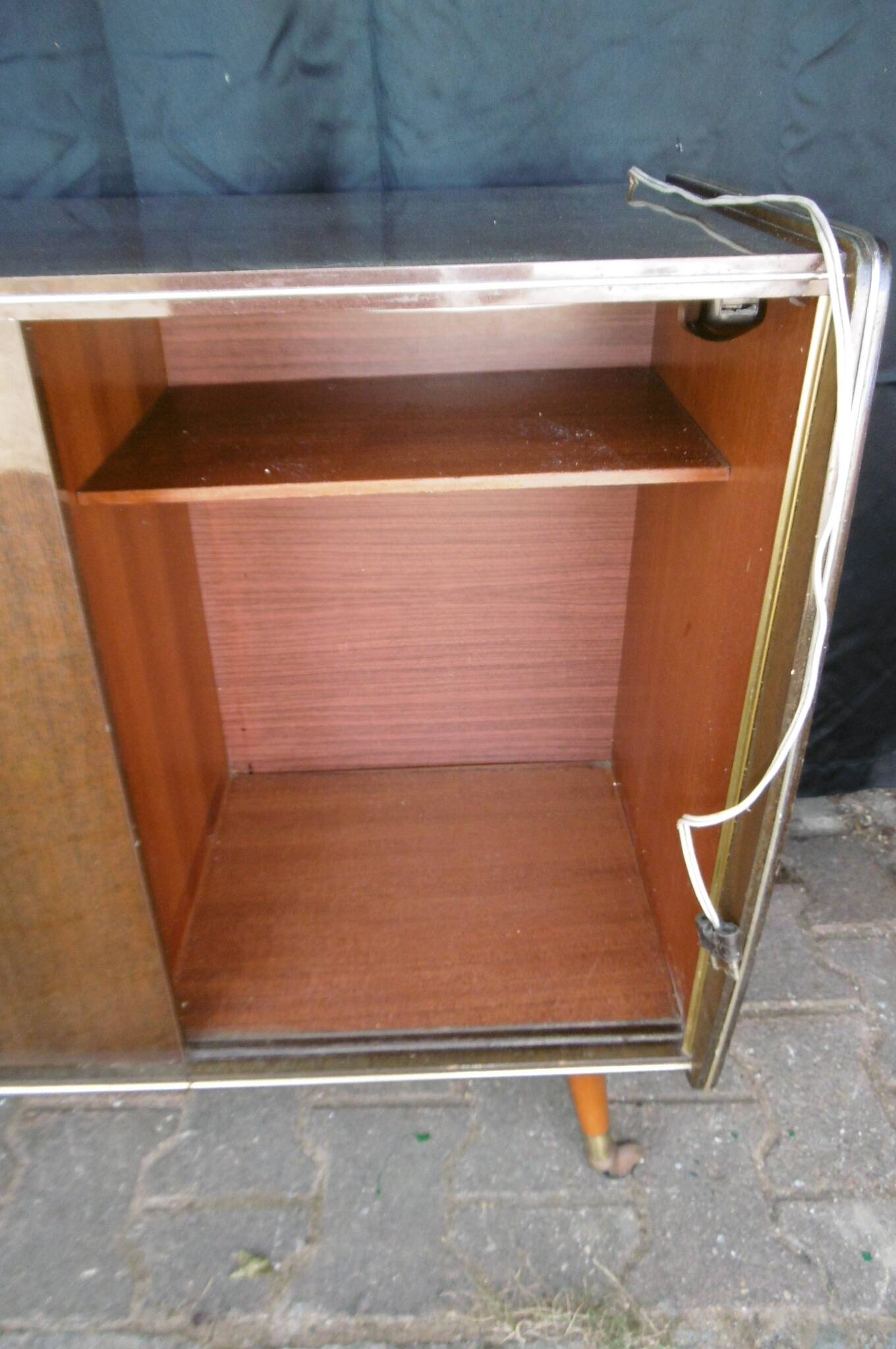 Furniture with Showcase and Lighting