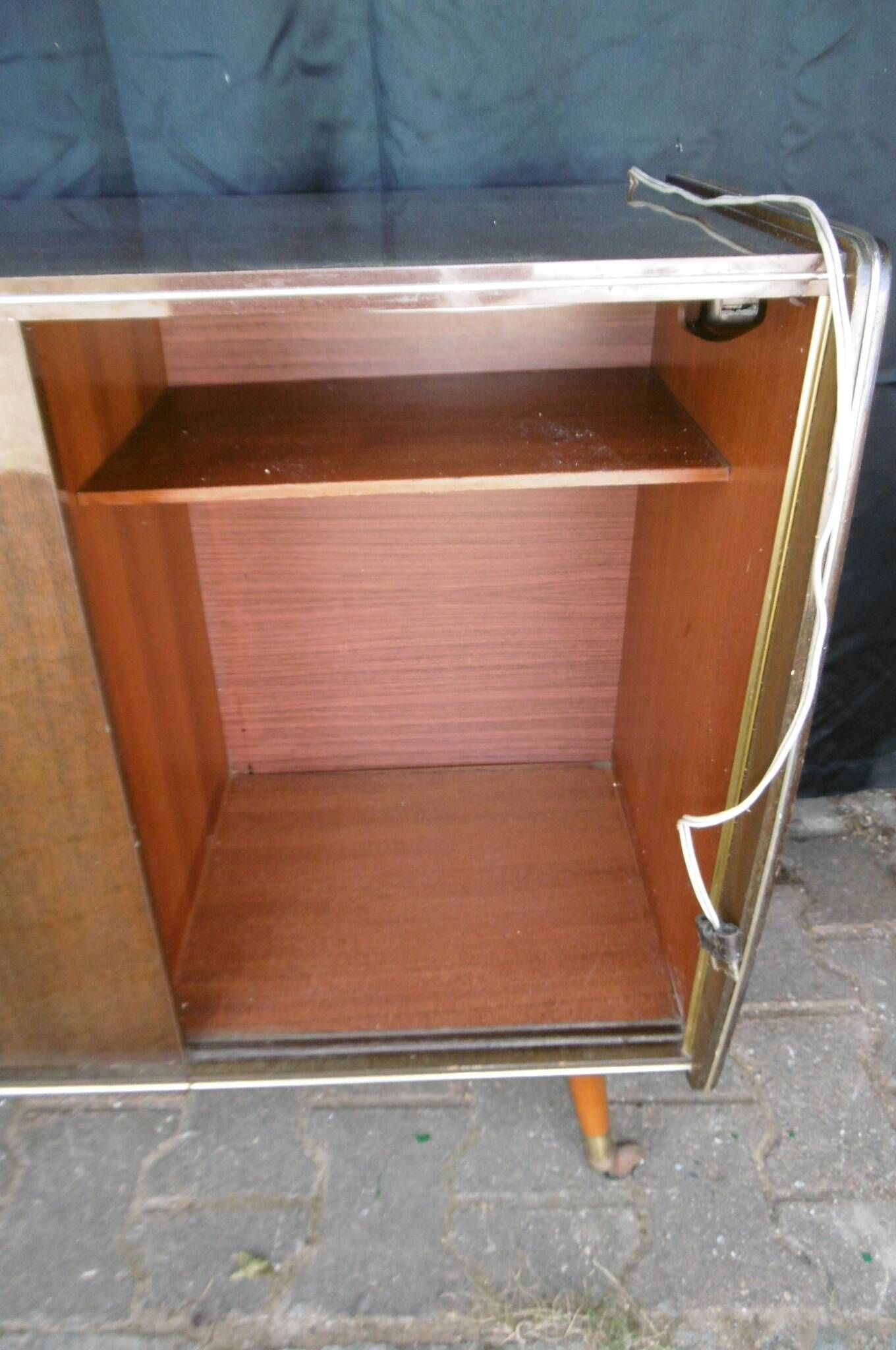 Meuble avec Vitrine et Eclairage